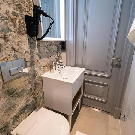 The By Platine Istambul