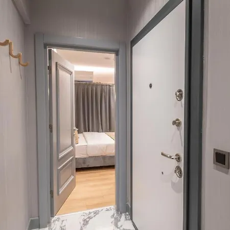 The By Platine Hotel