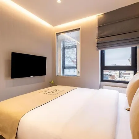 The By Platine Hotel *