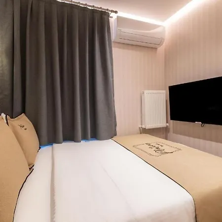 The By Platine Hotel